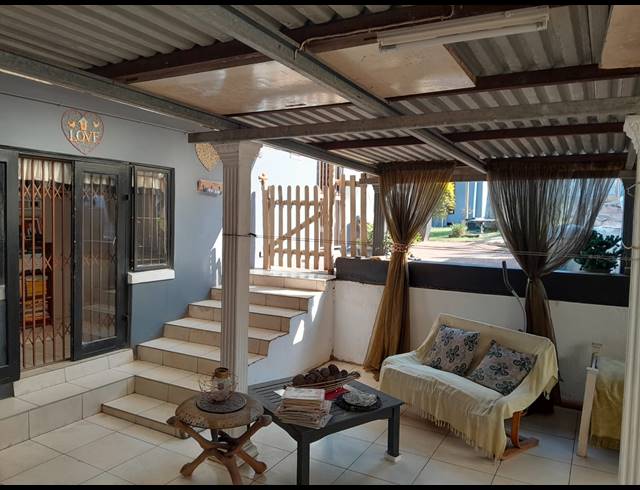 5 BEDROOM HOUSE FOR SALE IN BLUFF